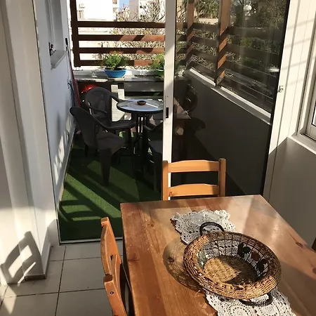 Central 3 Bedroom شقة لارنكا