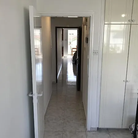 Central 3 Bedroom لارنكا
